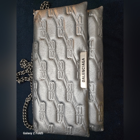 Handbag - Picture 2 of 8